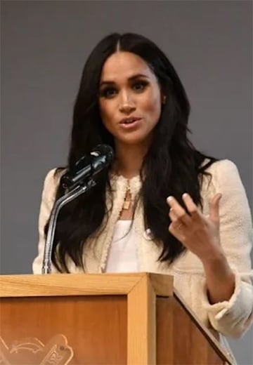 meghan markle in a pendant