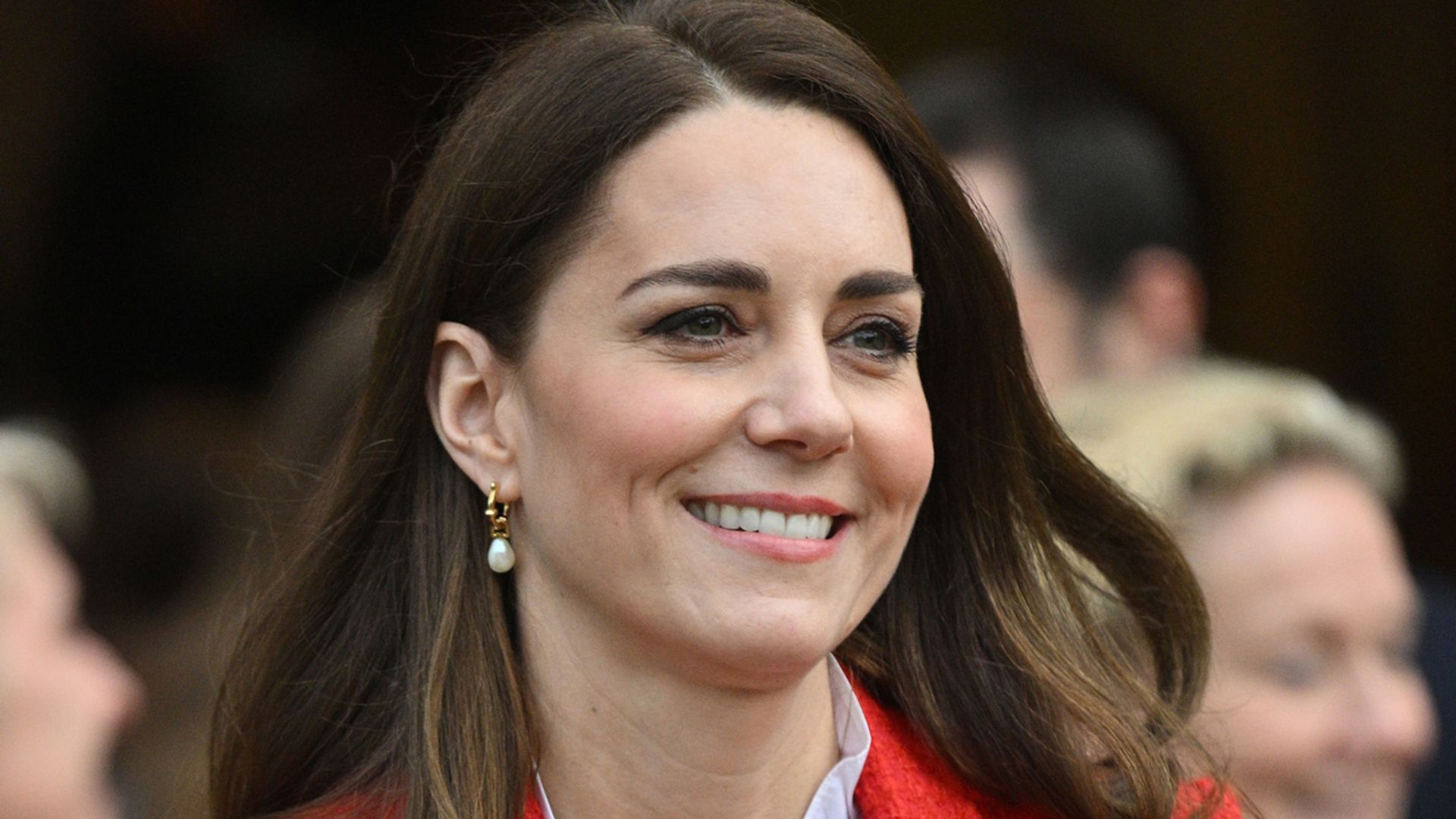 Kate Middleton Rocks The Boldest Marks Spencer Coat And Slinky 