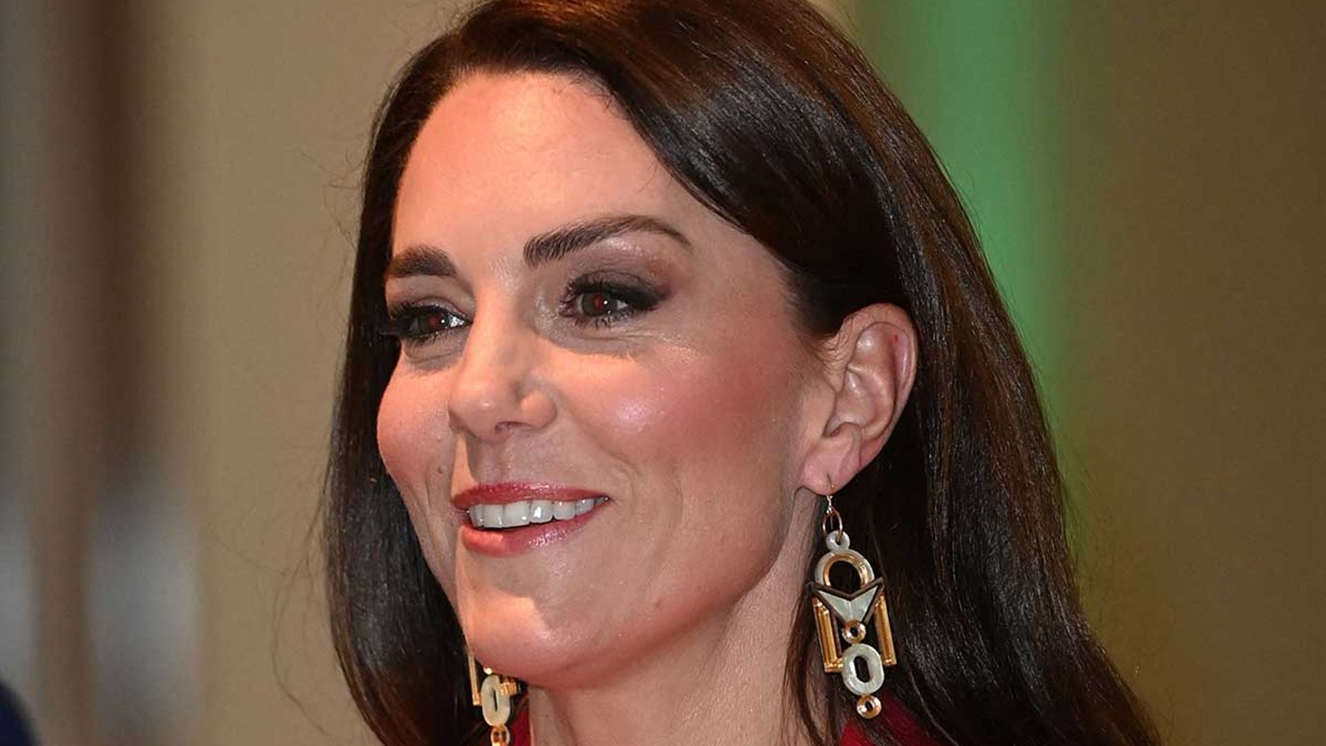 Princess Kate makes red hot fashion debut in trouser suit - TrendRadars