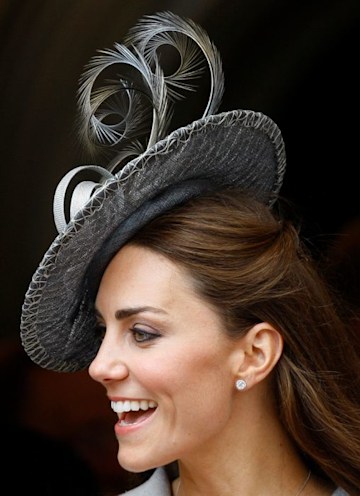 kate middleton wearing diamond stud earrings