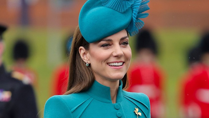 kate middleton wearing a shamrock brooch