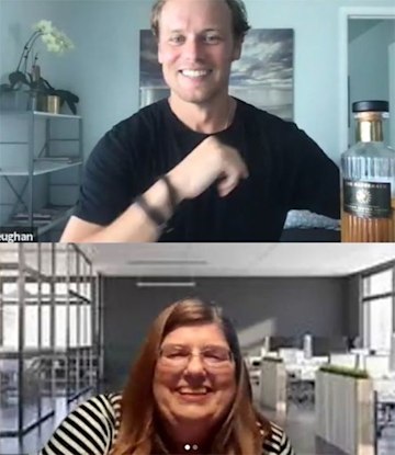 sam-heughan-fan-gesture