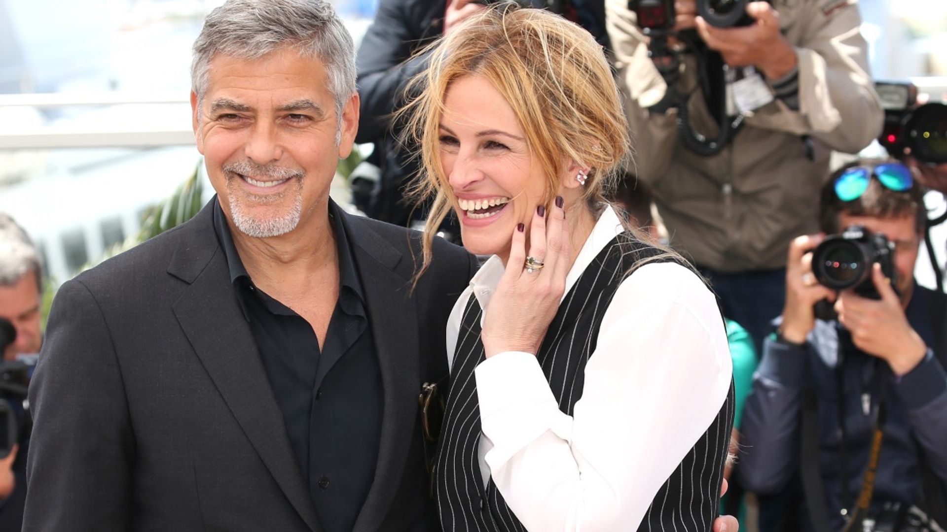 Julia Roberts causes a stir as she reunites with Clooney in new