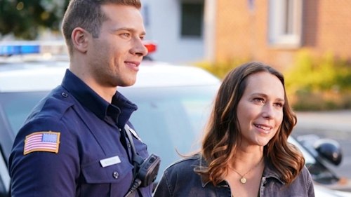 9-1-1 star Jennifer Love Hewitt shares poignant message with fans ahead of new episode