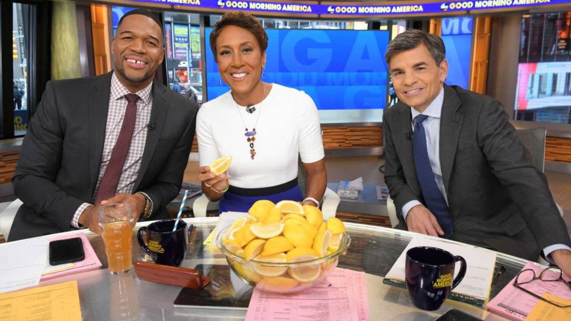 Michael Strahan Leaving Gma And Co Hosts In Ny For Extraordinary New Career Venture Hello 