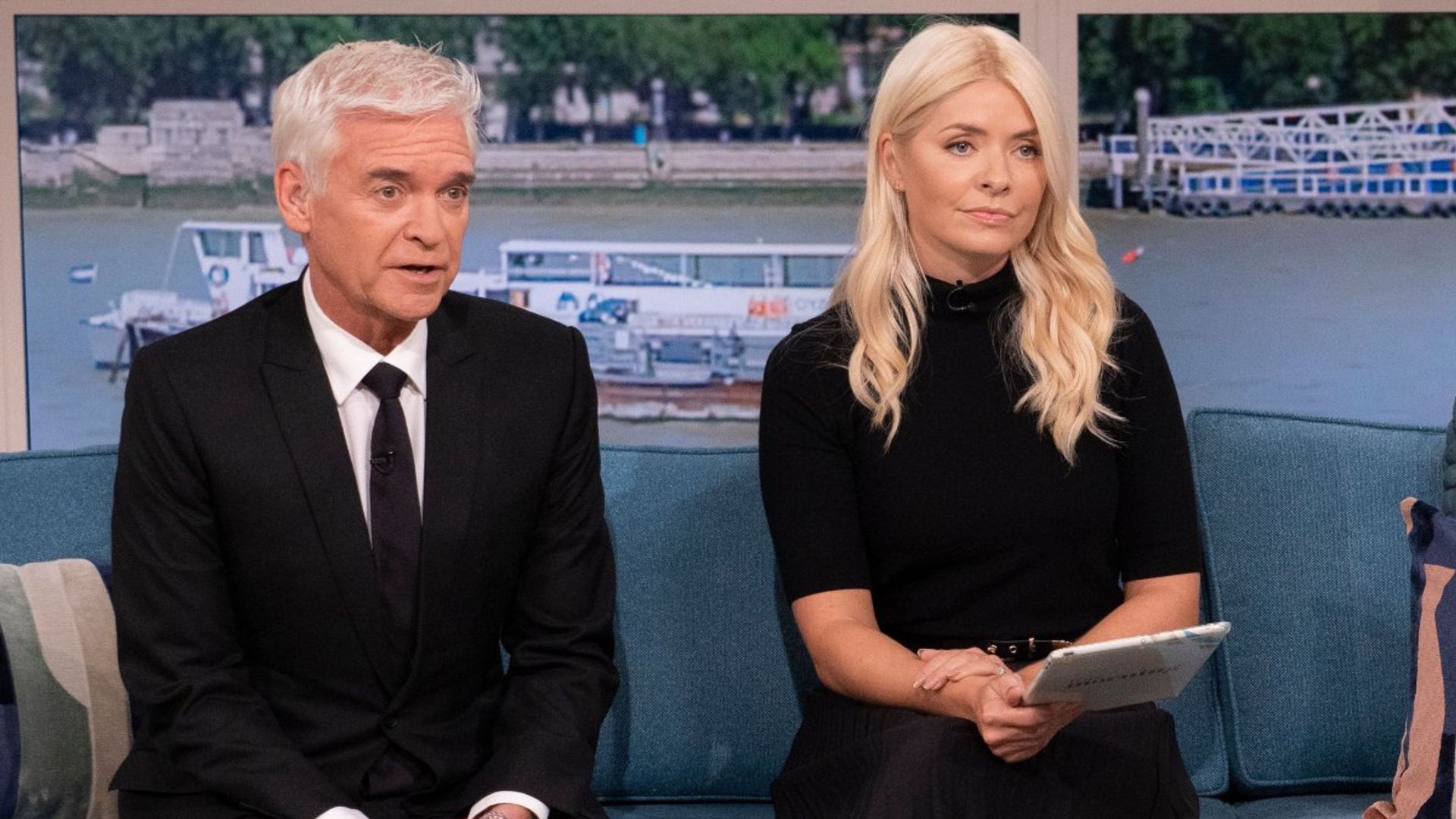 This Mornings Holly Willoughby And Phillip Schofield Break Silence On Queue Jumping