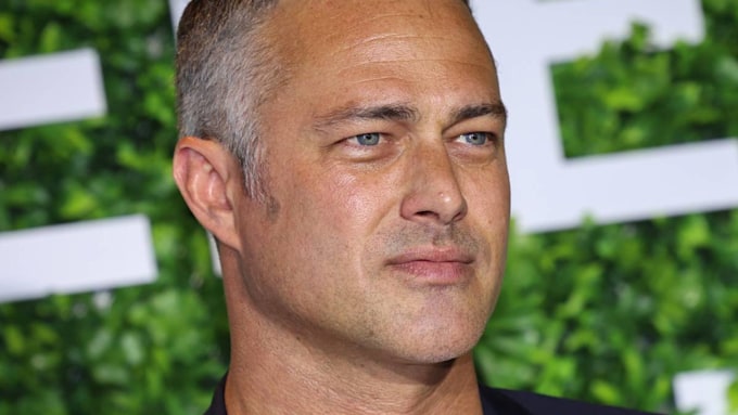 Chicago Fire's Taylor Kinney leaves fans concerned for his health in ...