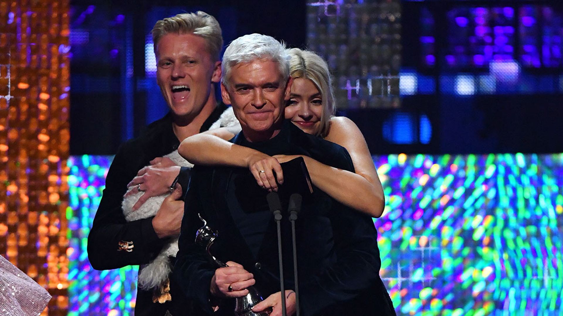 This Morning Fans React To Holly Willoughby And Phillip Schofields Win At The Ntas Hello 