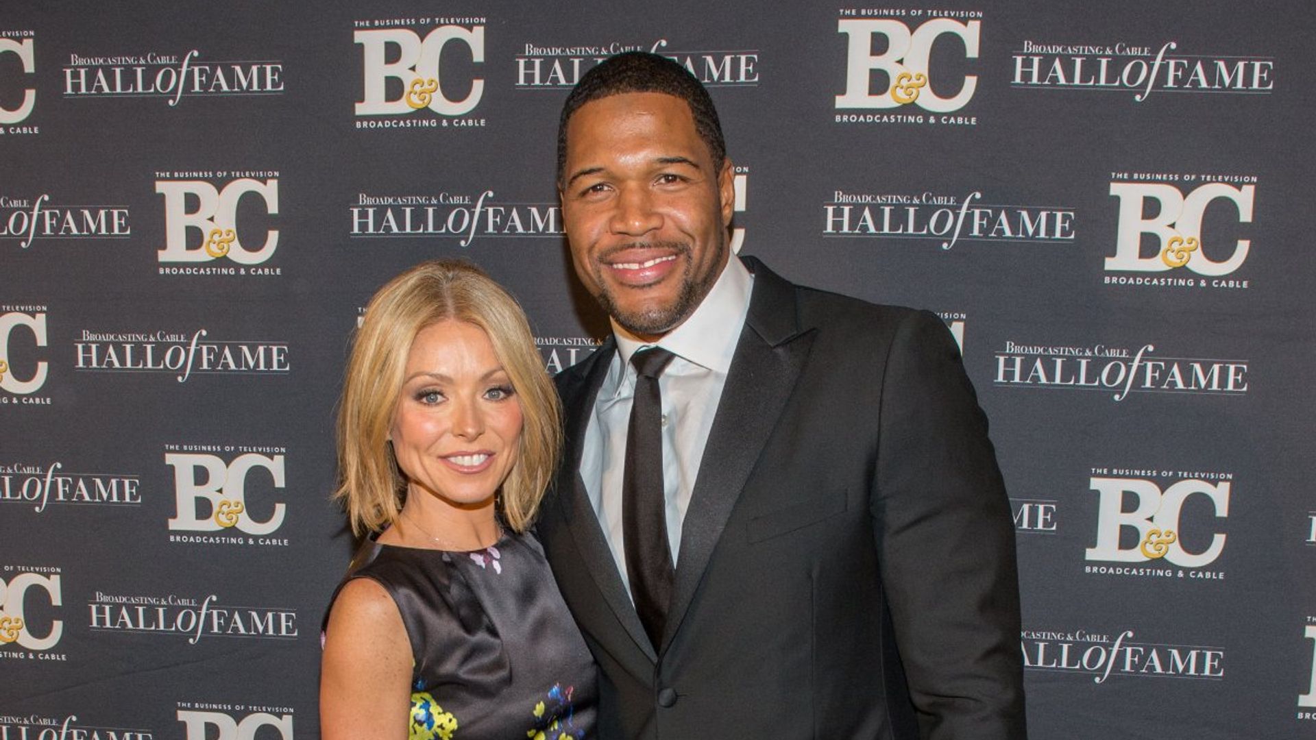 Inside Michael Strahans Public Fall Out With Former Co Star Kelly Ripa 