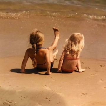 jayde-adams-sister-beach