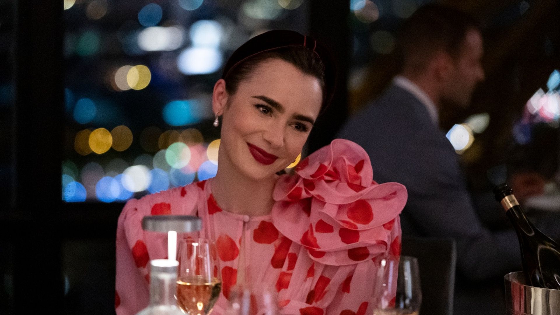 Emily In Paris Lily Collins T 