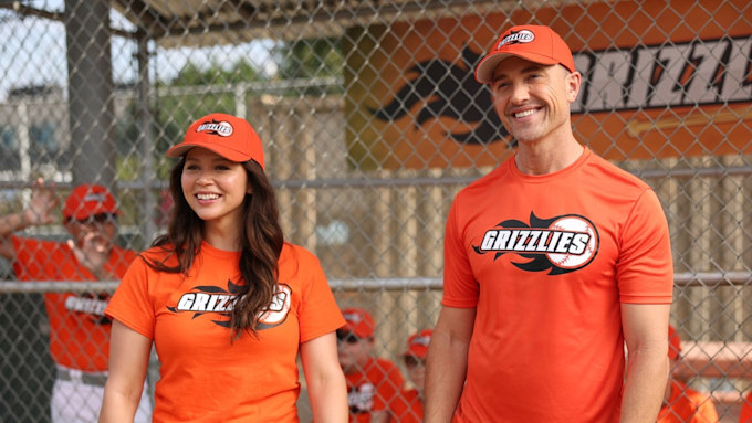 Eric Winter and Melissa O'Neil in The Rookie