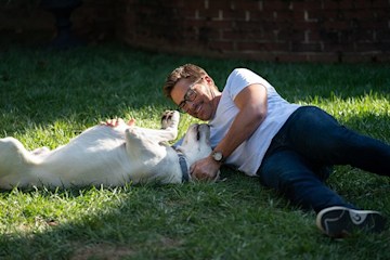 Rob Lowe Plays With Dog In Netflix's 'Dog Gone'