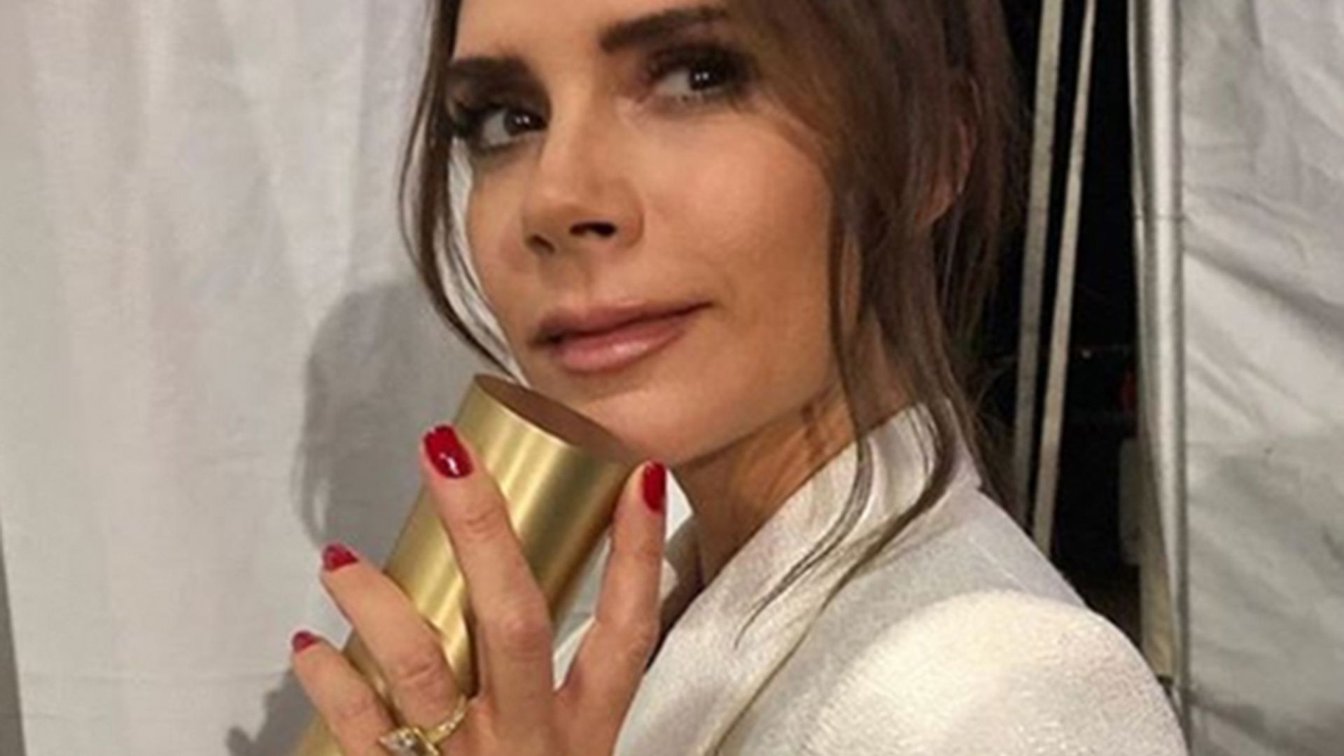 Victoria Beckham just had the ultimate Christmas manicure and wow, just