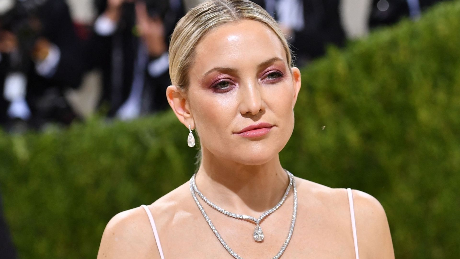 Kate Hudson causes a stir with surprising fresh-faced selfie as fans ...