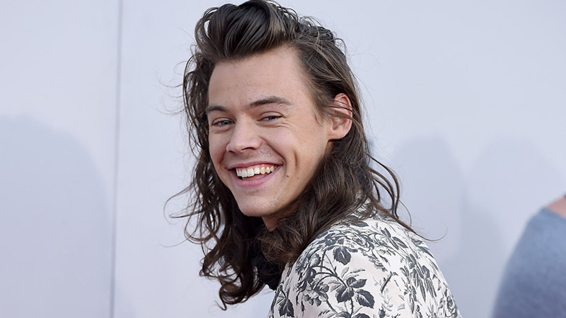 Harry Styles FINALLY shows off his new short hair | HELLO!