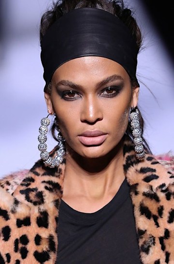 These 90s hair accessory trends are making a comeback | HELLO! These 90s hair accessory trends are making a comeback | HELLO!