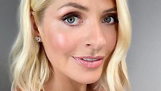 Holly Willoughby's Dancing on Ice hair kit revealed - including her £3  product | HELLO!