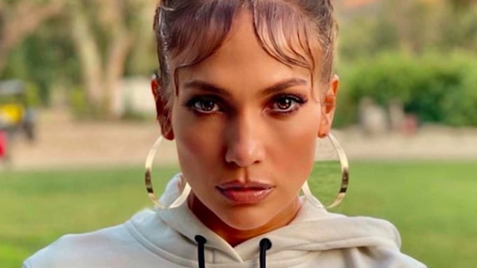 Jennifer Lopez stuns with rainbow coloured hair transformation - and fans react | HELLO! Jennifer Lopez stuns with rainbow coloured hair transformation - and fans react | HELLO!