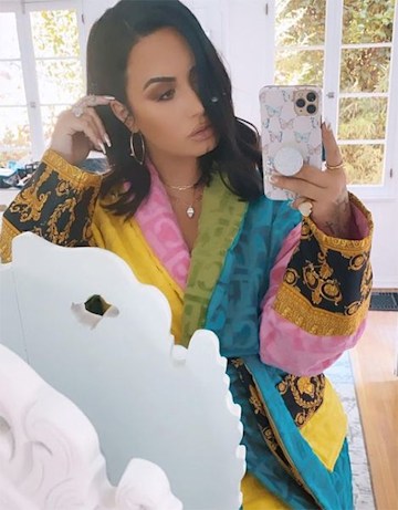 demi-lovato-at-home