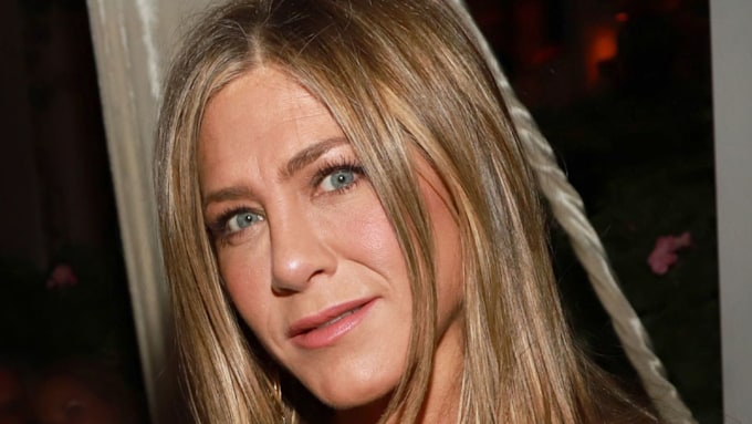 Friends Star Jennifer Aniston Surprises Fans With Shocking New Look