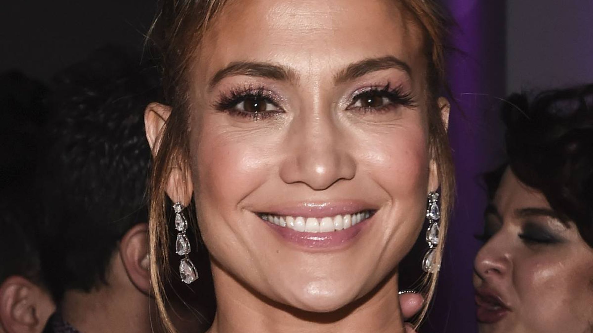 Jennifer Lopez Wows With Super Short Hair In Epic Teenage Throwback