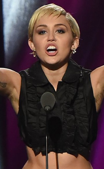 Miley Cyrus avec des poils 