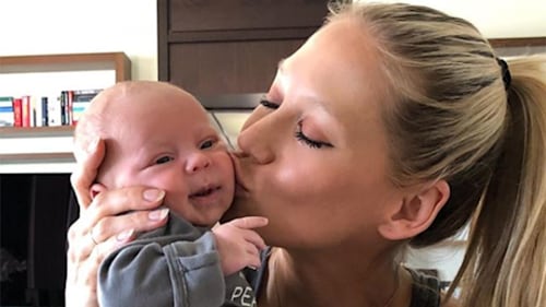 Anna Kournikova snaps back into shape just one month after giving birth – see video