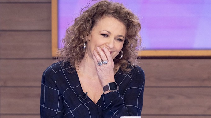 Loose Women Star Nadia Sawalha Stuns Fans As She Completely Strips Off