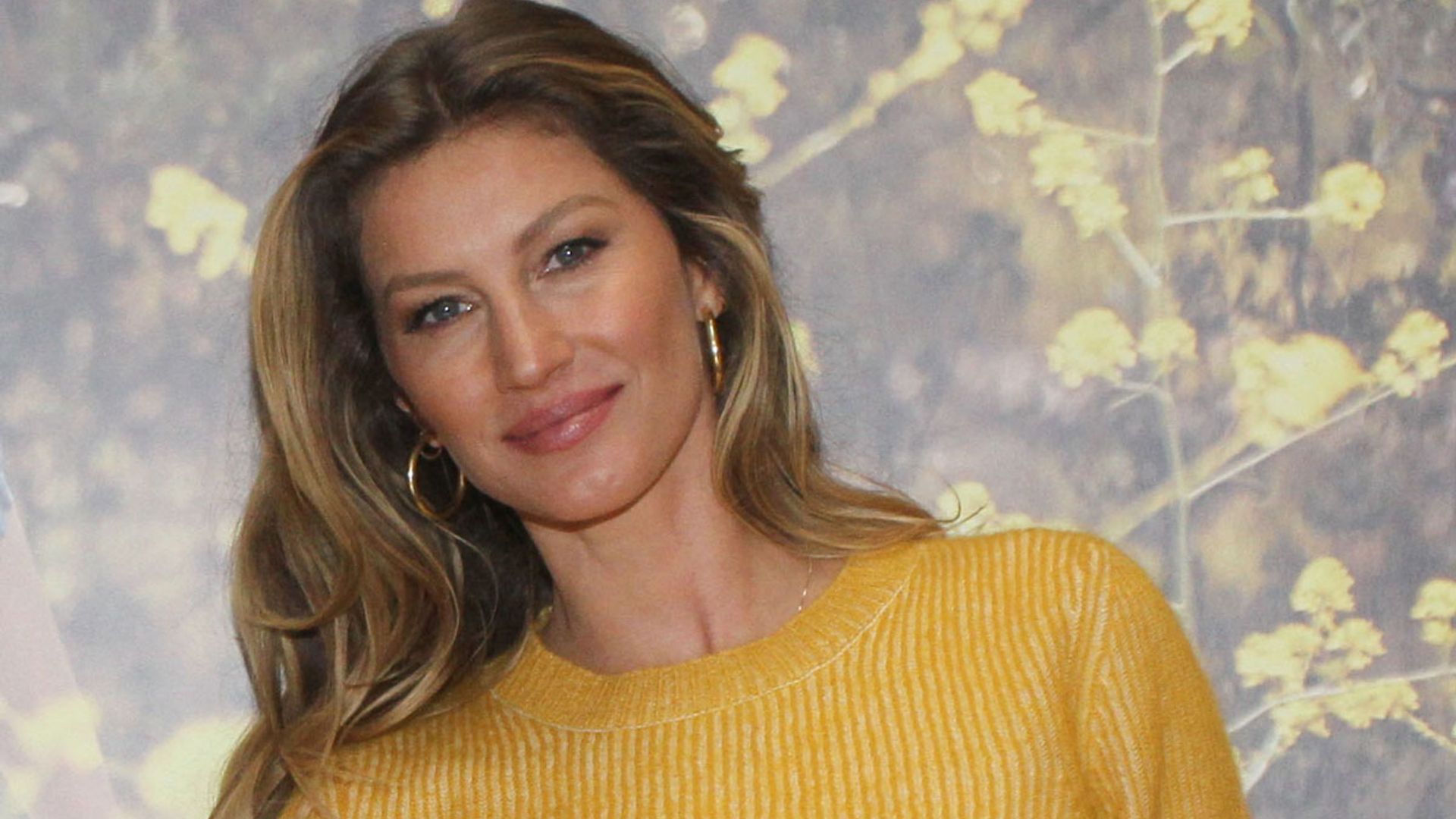 Gisele Bundchen Is Unrecognizable In New Video And Tom Brady Has The Best Reaction Hello 8742