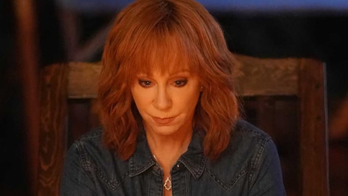 Reba McEntire shares 'difficult' health news as fans inundate her with ...