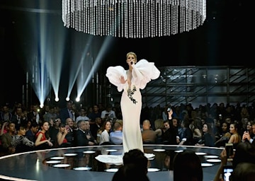 celine dion performing on stage 