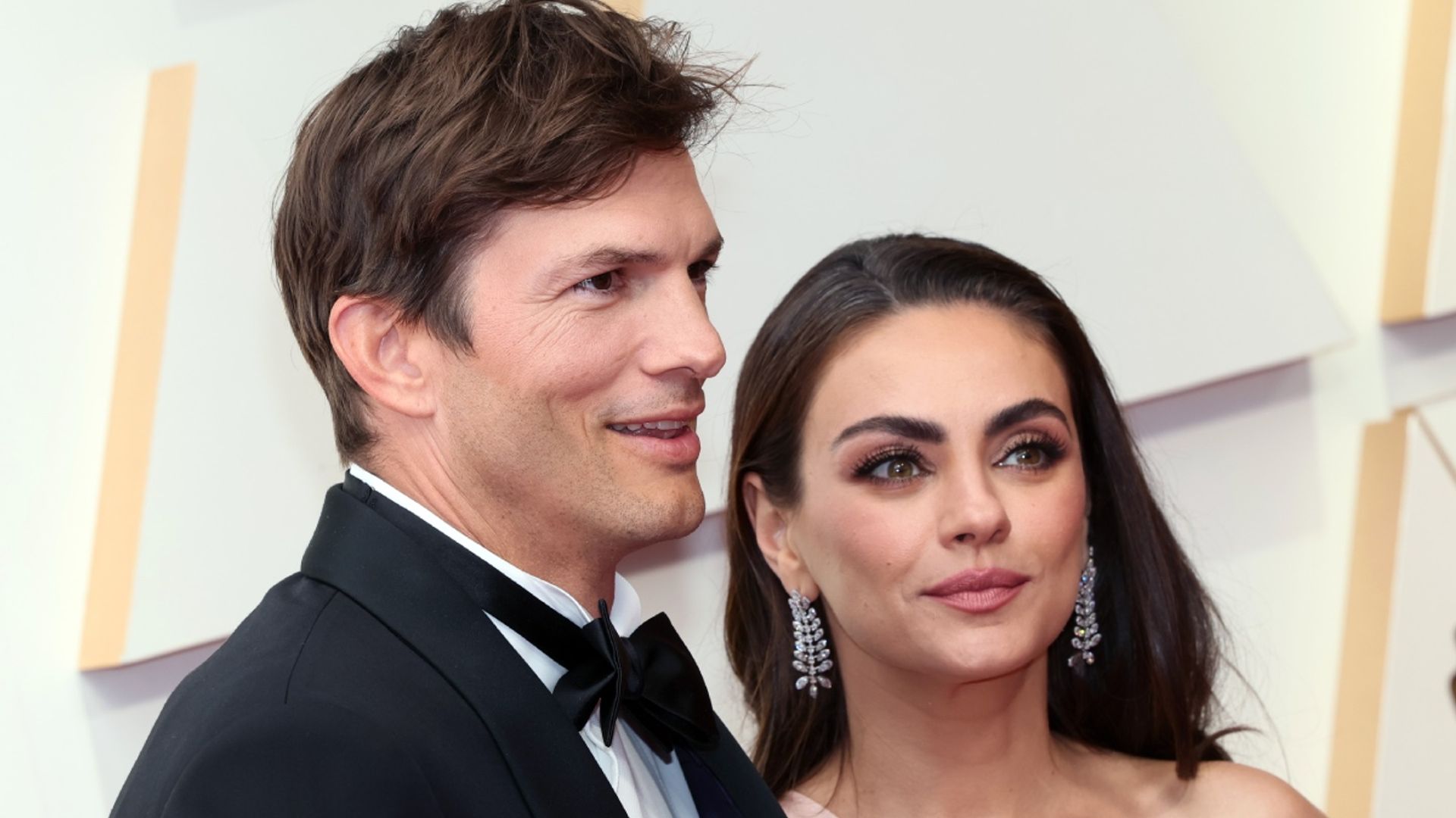 Ashton Kutcher shares intimate glimpse of wife Mila Kunis' support ...