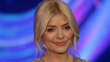 holly-willoughby-make-up-secrets-dancing-on-ice