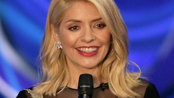 holly-willoughby-makeup-dancing-on-ice