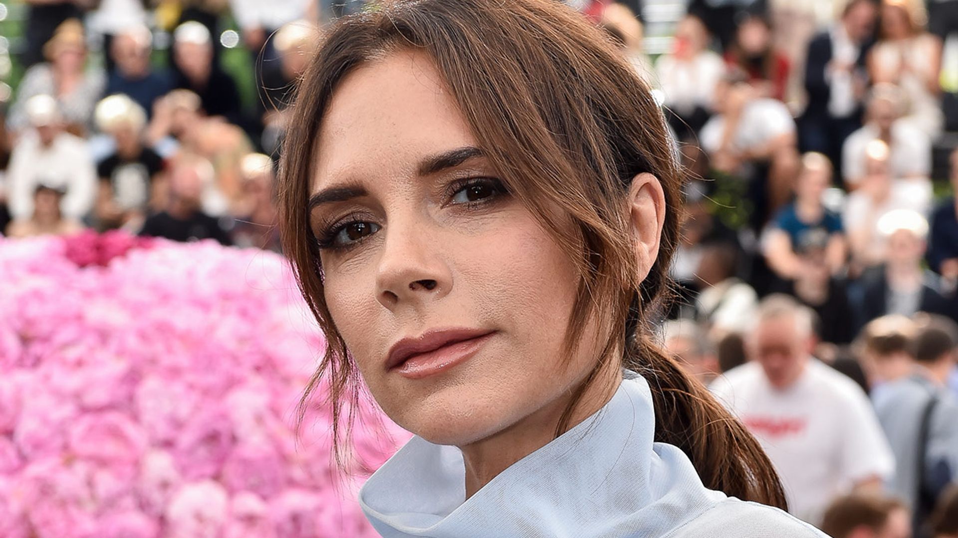 Victoria Beckham shares handy makeup tutorial with fans see it here HELLO!