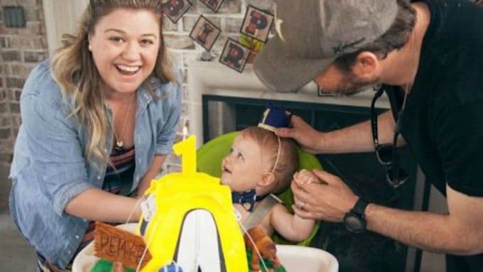 Kelly Clarkson Shares Adorable Pictures From Son Remingtons First