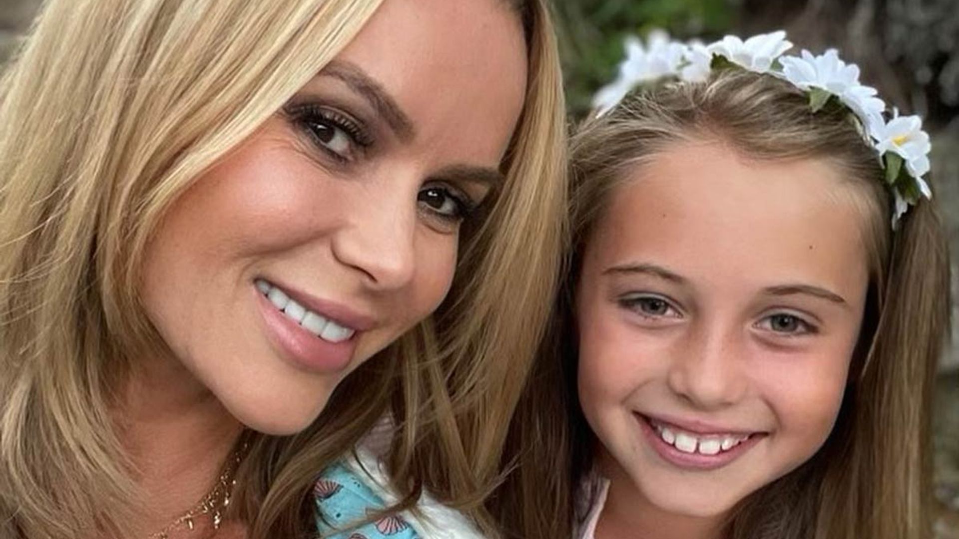 Amanda Holdens Daughter Hollie Is Her Mini Me In New Photo Hello 5624