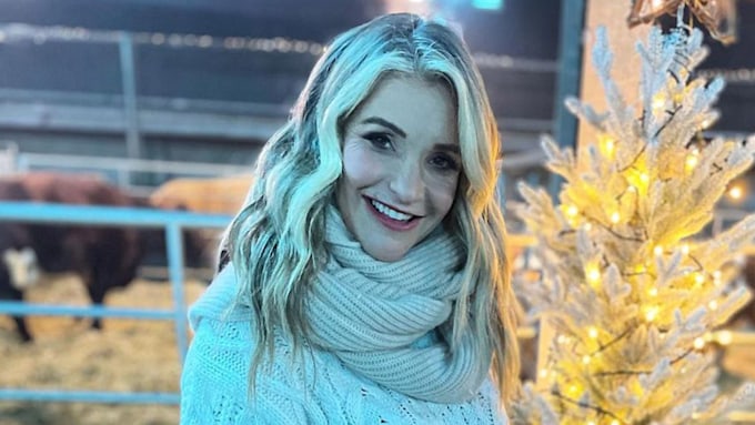 helen-skelton-white-jumper
