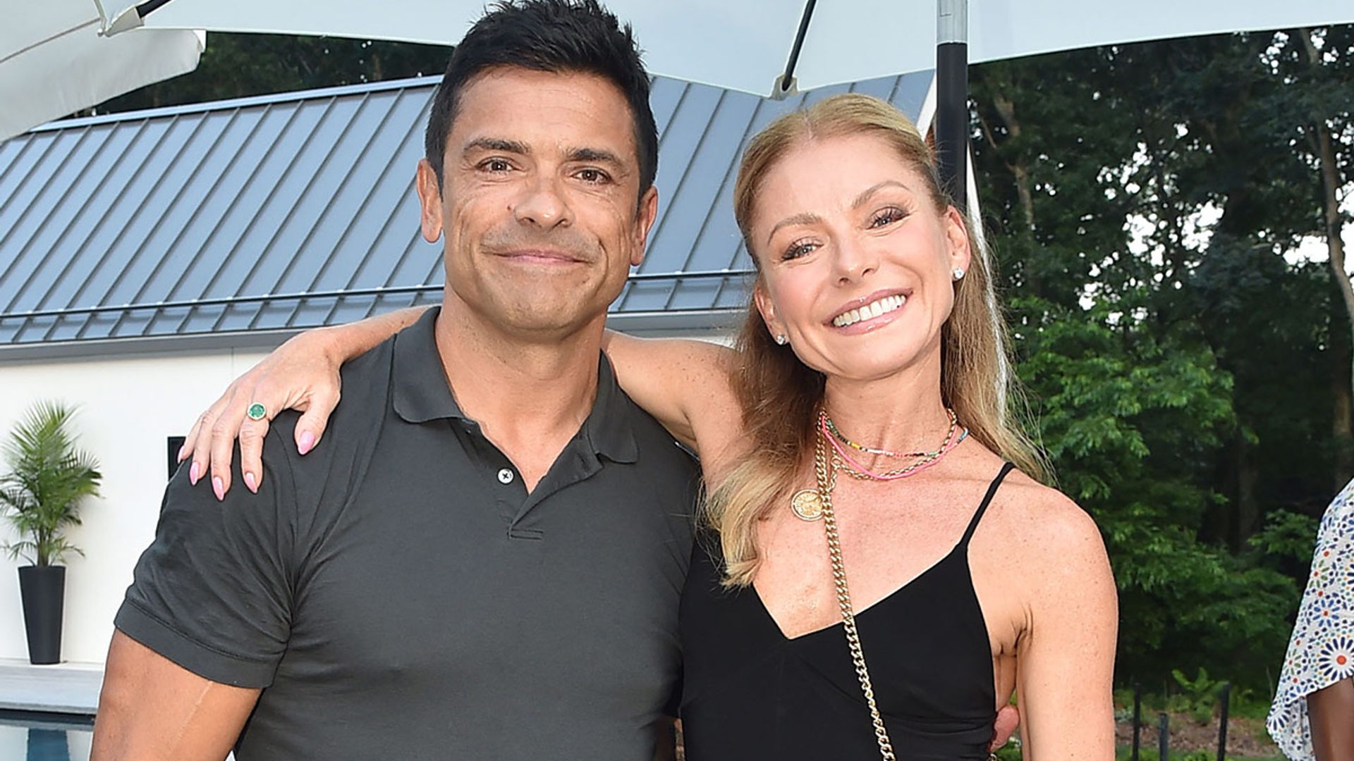 Kelly Ripa shares photo of rarely seen family members and fans spot