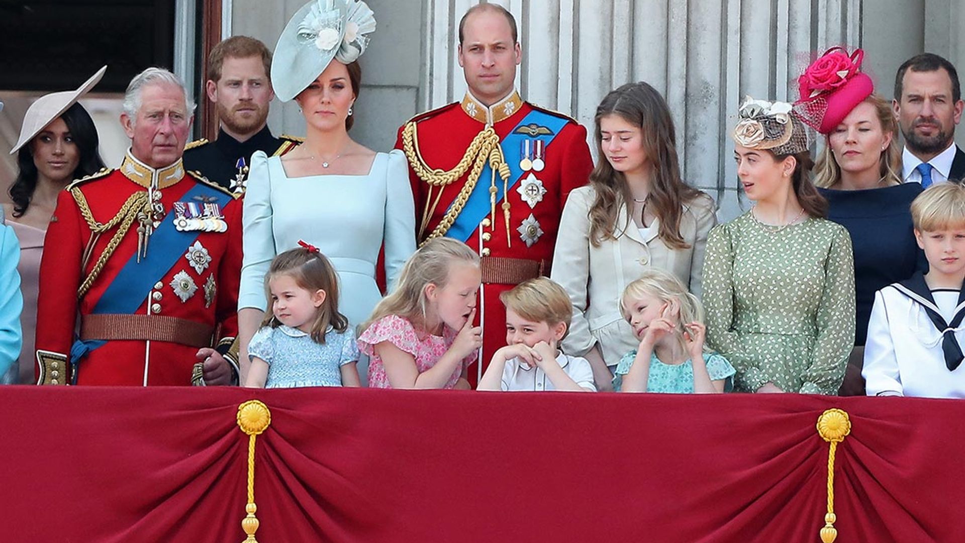 Buckingham palace the royal family. Buckingham Palace Royal Family. Сериал про королевскую семью Великобритании. Принц или принцесса. Британская Королевская семья фото 2021.