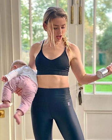 amber-heard-working-out-sports-bra