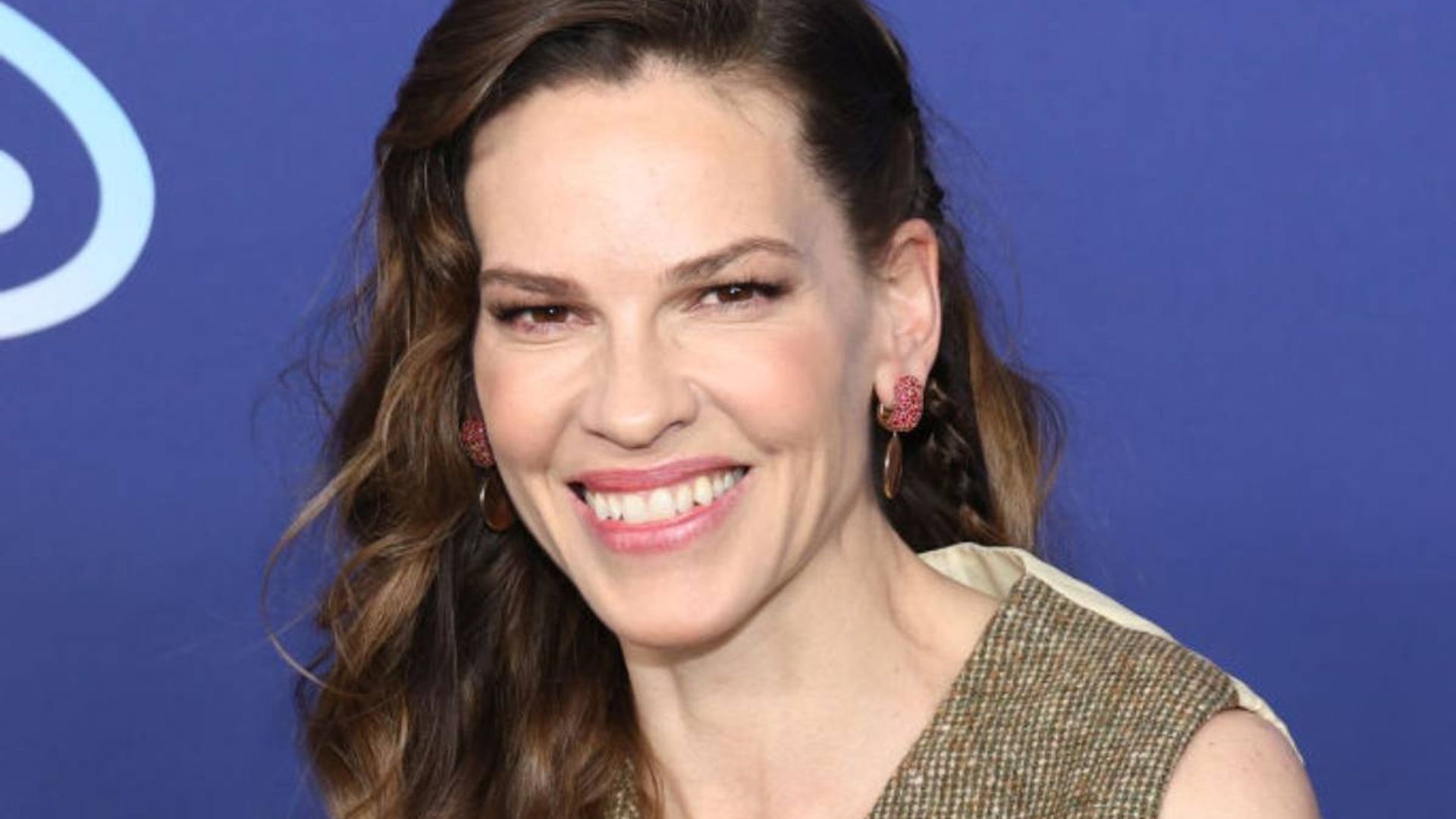 Hilary Swank Announces She Is Expecting Twins On National Television