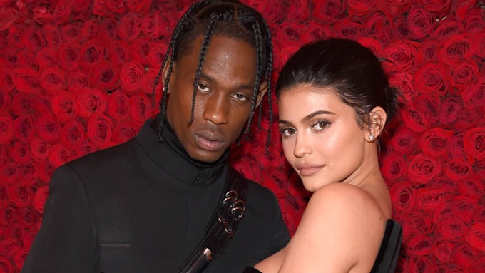 kylie jenner and travis scott posing on red carpet 
