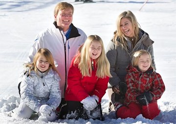 Queen Maxima smiles with her kids in snow