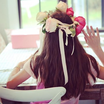 Suri Cruise flowers in hair