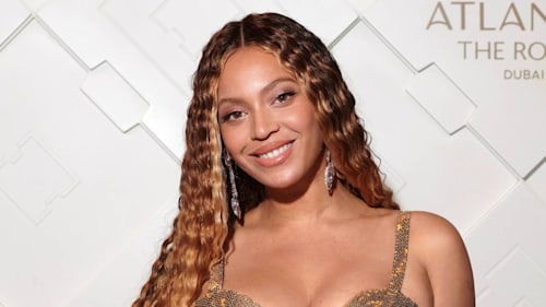 Beyoncé makes long-awaited comeback on stage next to her daughter Blue Ivy in Dubai