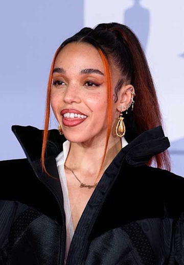 fka twigs with ginger e-girl hair