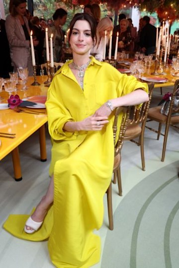 anne hathaway bulgari yellow 