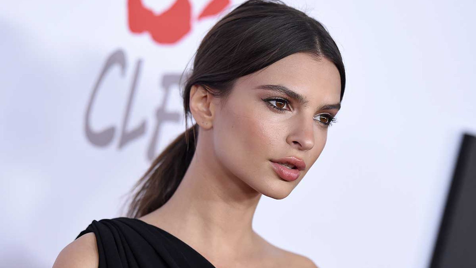 Emily Ratajkowski Stuns In Most Striking Crop Top And Bodycon Shorts Hello 4790